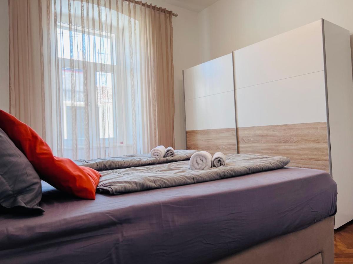Apartment For Special Getaway Rose Pula Extérieur photo